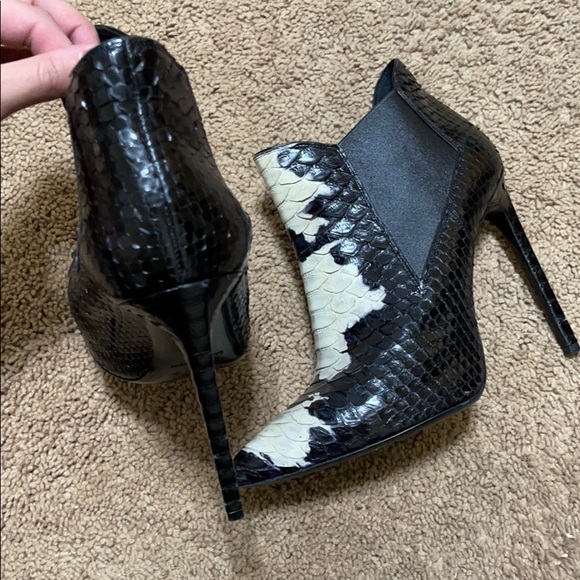 Saint Laurent Pointy Toe Ankle Booties (exotic) - Picture 4 of 6